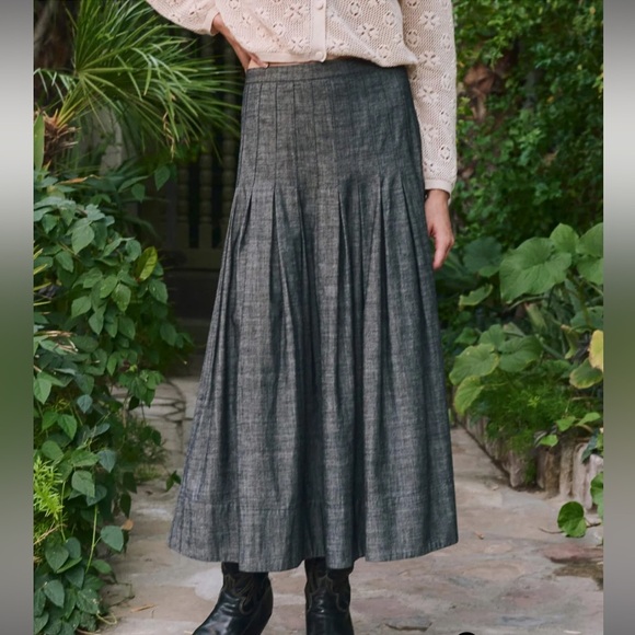 THE GREAT. Dresses & Skirts - THE GREAT THE RHYTHM SKIRT Color: Smoke Wash Size 1 Small NWT
